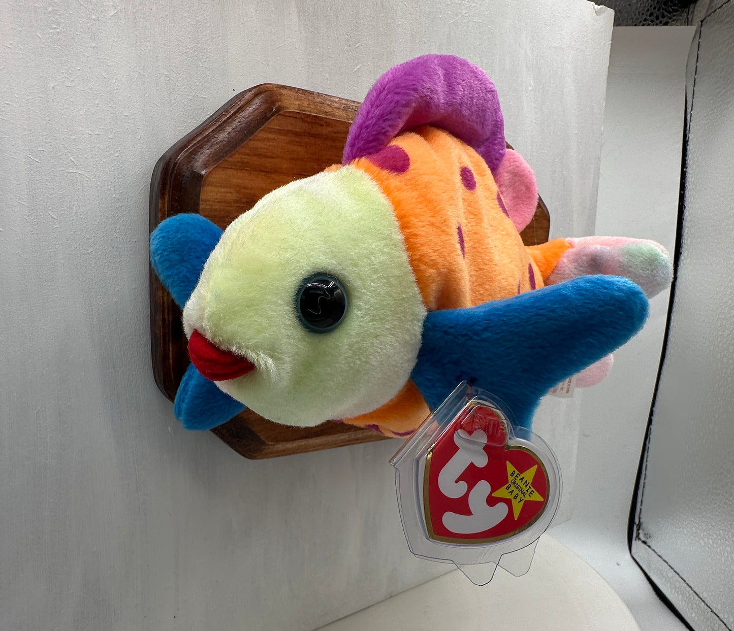 Lips Trophy Animal