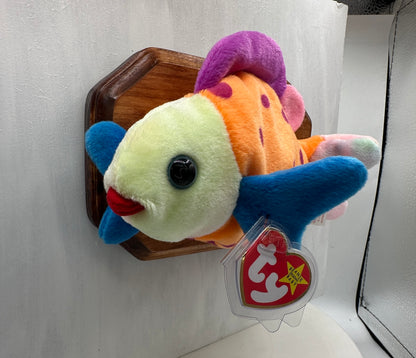 Lips Trophy Animal